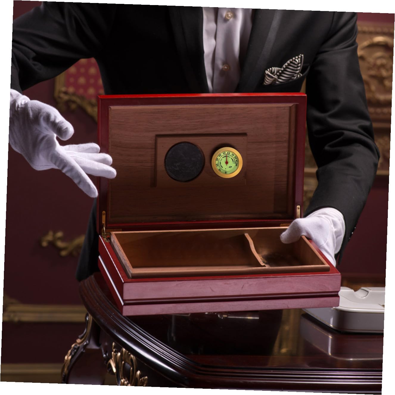 Small Round Analog Hygrometer for Humidor and Violin Cases High-Precision Humidity Gauge for Cigar Boxes and Musical Instruments Compact Mechanical Design for Accurate Measurement