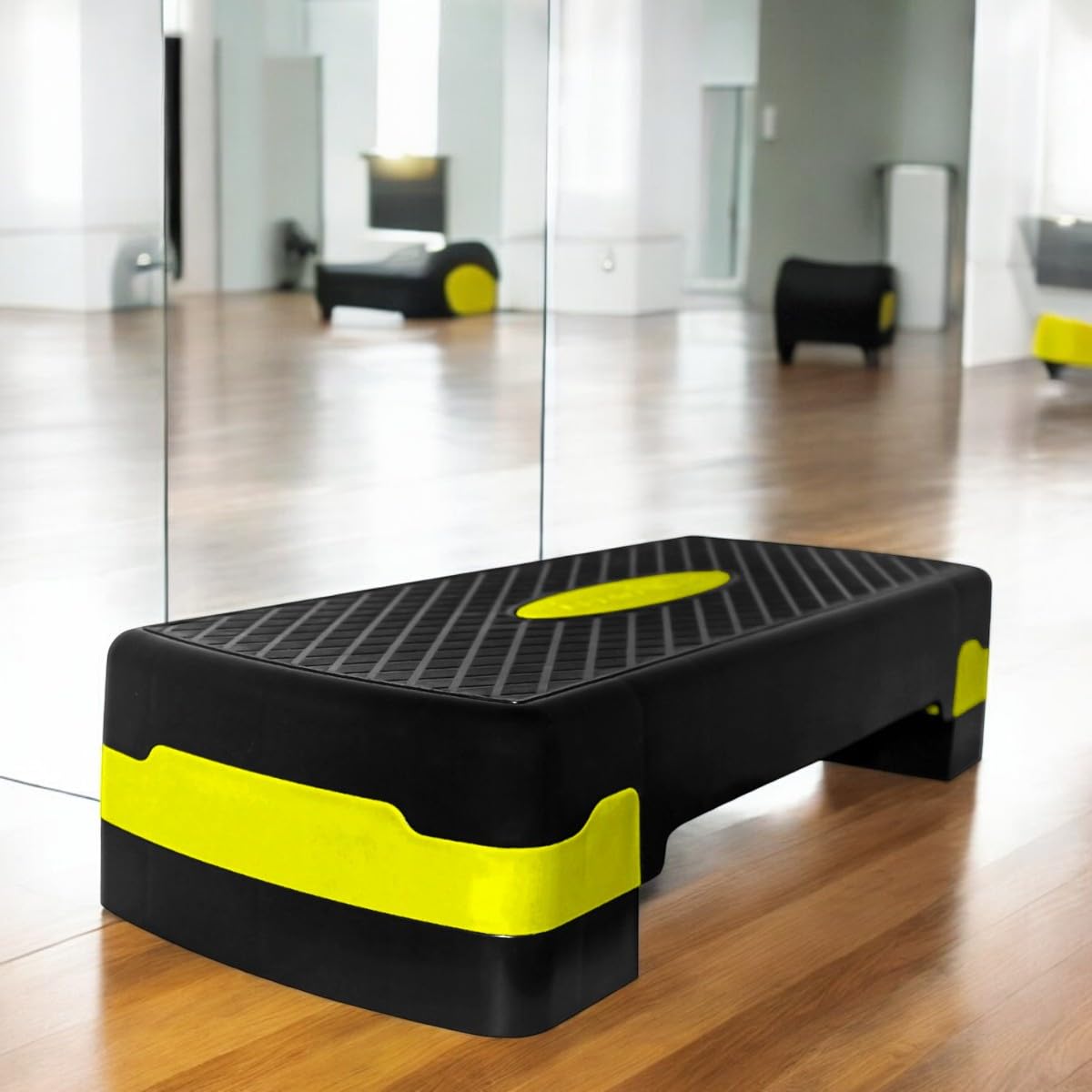 SportVida Steppbrett für Aerobic - Stepper für zuhause Training - Stepper Fitness - Fitnessgeräte für Fitnessstudio - Step Bench Höhenverstellbar - Viele Varianten (Gelb 2-Tritthöhen)