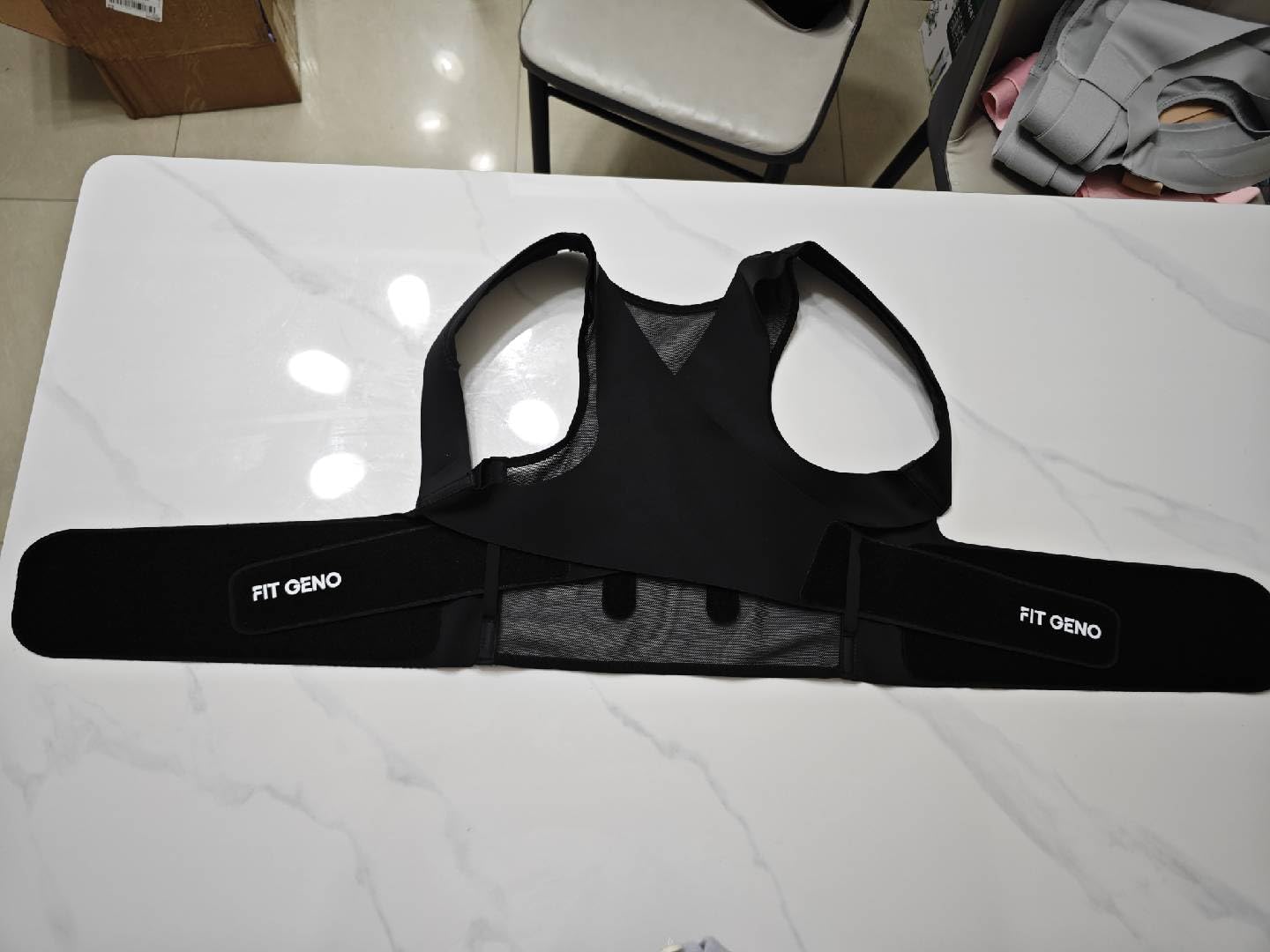 Fit Geno Posture Corrector for Women & Men: Adjustable Lightweight Upper Back Brace for Neck Shoulder & Upper Back Pain Relief – Improve Posture Correct Hunchback Slouching Kyphosis Invisible Under Clothes (M/L Under Bust 32″-45″)