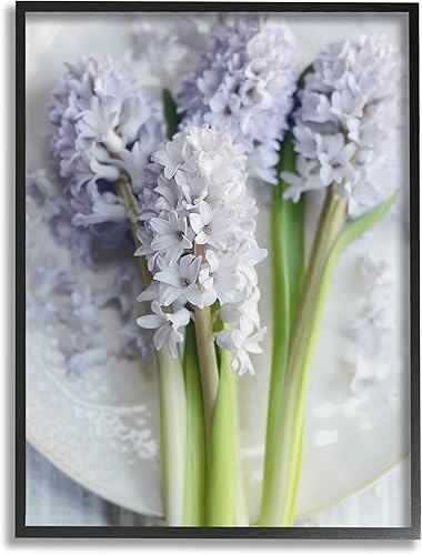 Stupell Industries Fotografía de naturaleza muerta floral lila, flores de campo de primavera, diseño de Sarah Gardner, arte de pared enmarcado