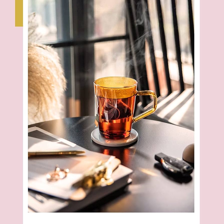 ハンドル付きマグカップ 茶色とベージュ ハンドル付きマグカップ 茶色とベージュ リヴェレット〉カフェ