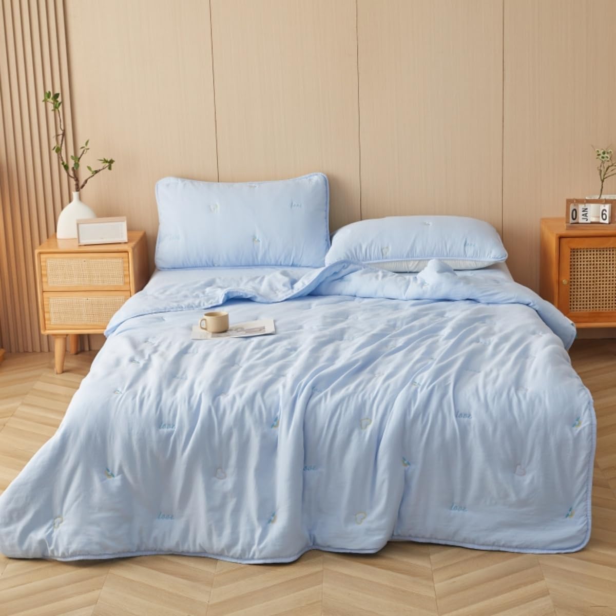 KIJyfgTR Plain-coloured Quilted Bedspread Embroidered Double-sided Quilted Microfibre Bed Blanket (blanket Only)