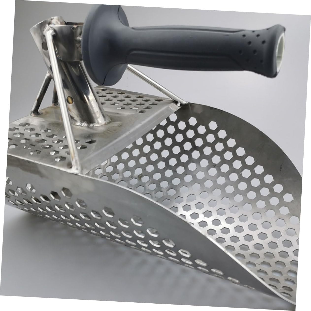 1Pc Metal Filter Sand Scoop Shovel Stainless Steel Digging Tool with Holes for Underwater Treasure Hunting Durable Design with Random Handle Color