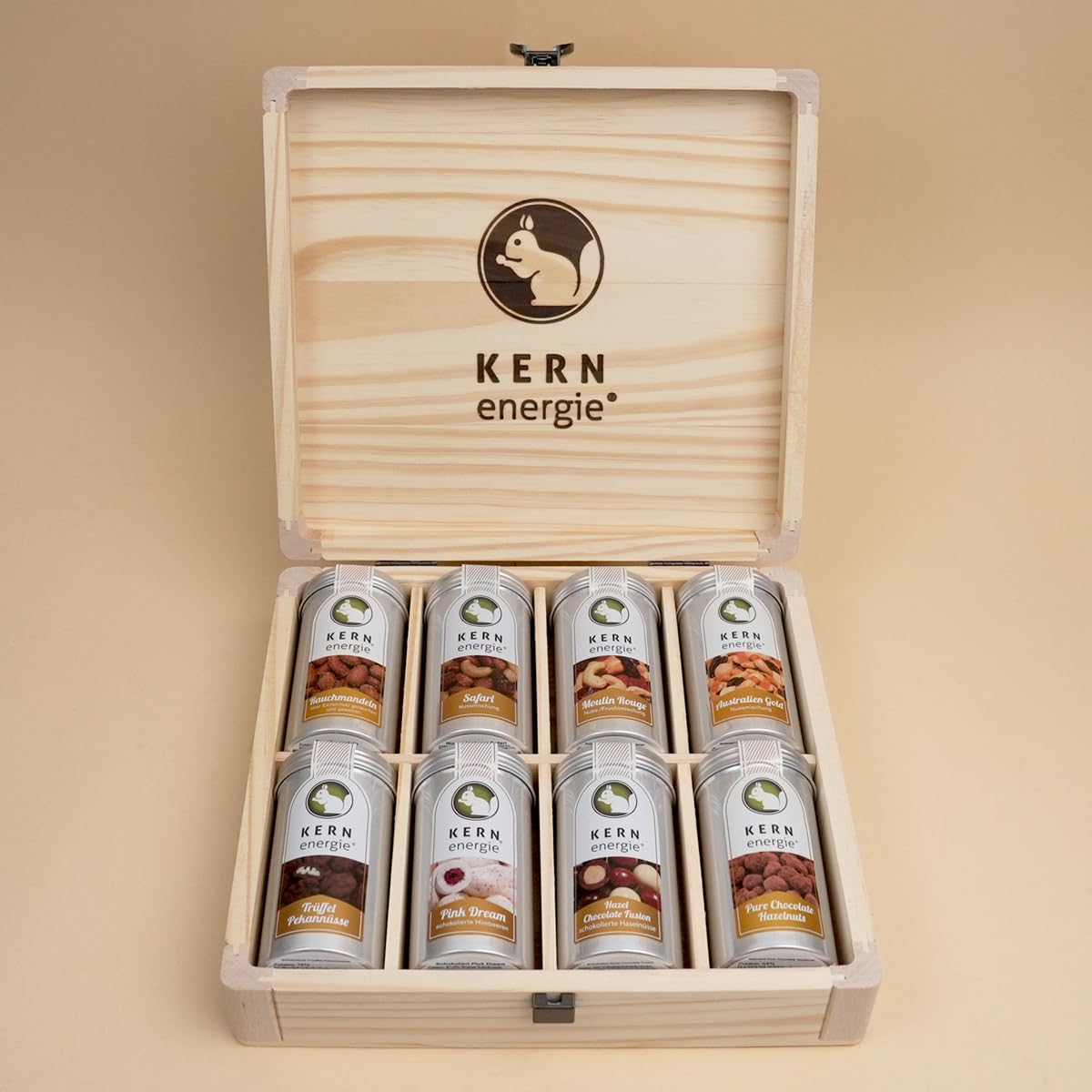 KERNenergie Geschenkset In Holzbox - frisch geröstete Nüsse in eleganter Holzbox, Nussmischungen, schokolierte Nüsse & Früchte und gebrannte Haselnüsse - Ein Geschenk für Jeden Anlass – 750g
