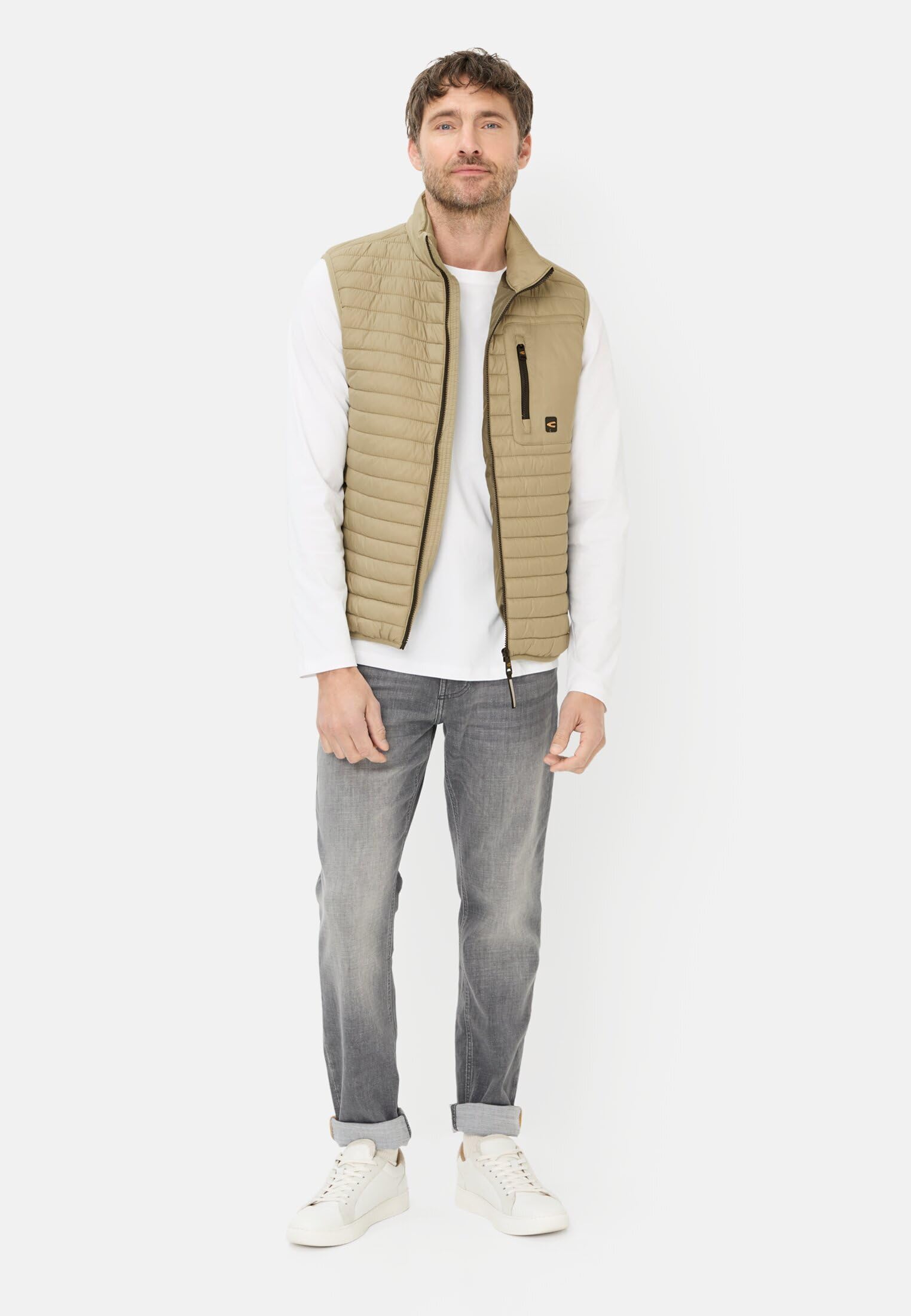 camel active Herren Weste mit Stehkragen | Outdoor Weste mit wasserabweisender Funktion und Taschen im Regular Fit für Freizeit und Alltag