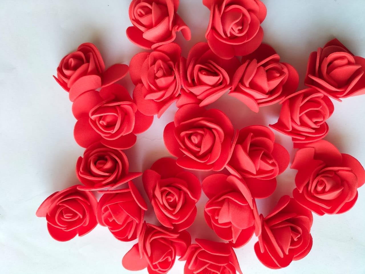 RADHE FASHION 50pcs Rose Beads Resin Rose Flowers Beads Flatback Beads Acrylic Beads for Bracelet Jewelry Making Artificial Flower Head Artificial Foam Rose
