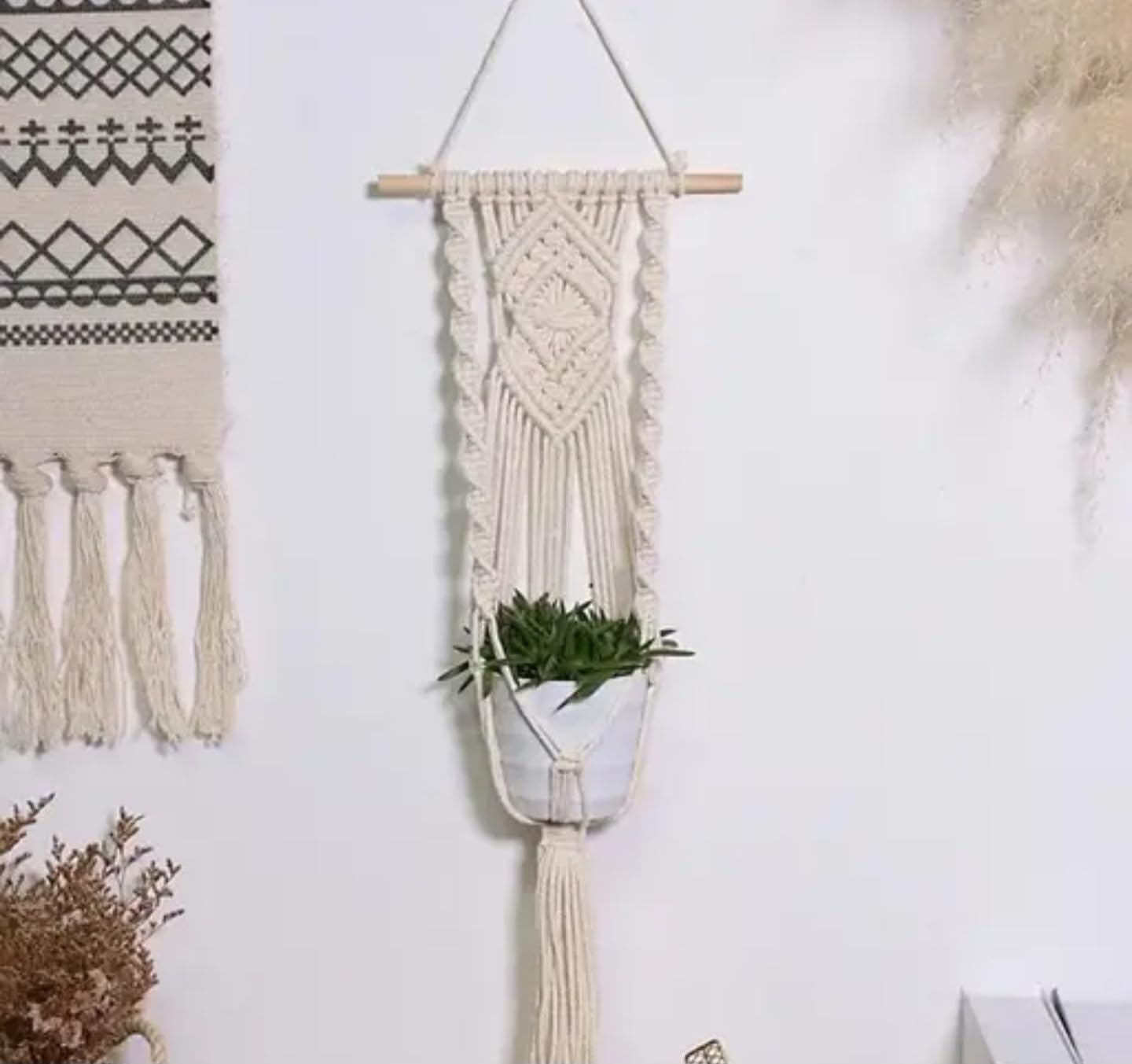 Suspension murale pour plantes en macramé, corde en coton tissé bohème avec tige en bois, support de pot décoratif, blanc