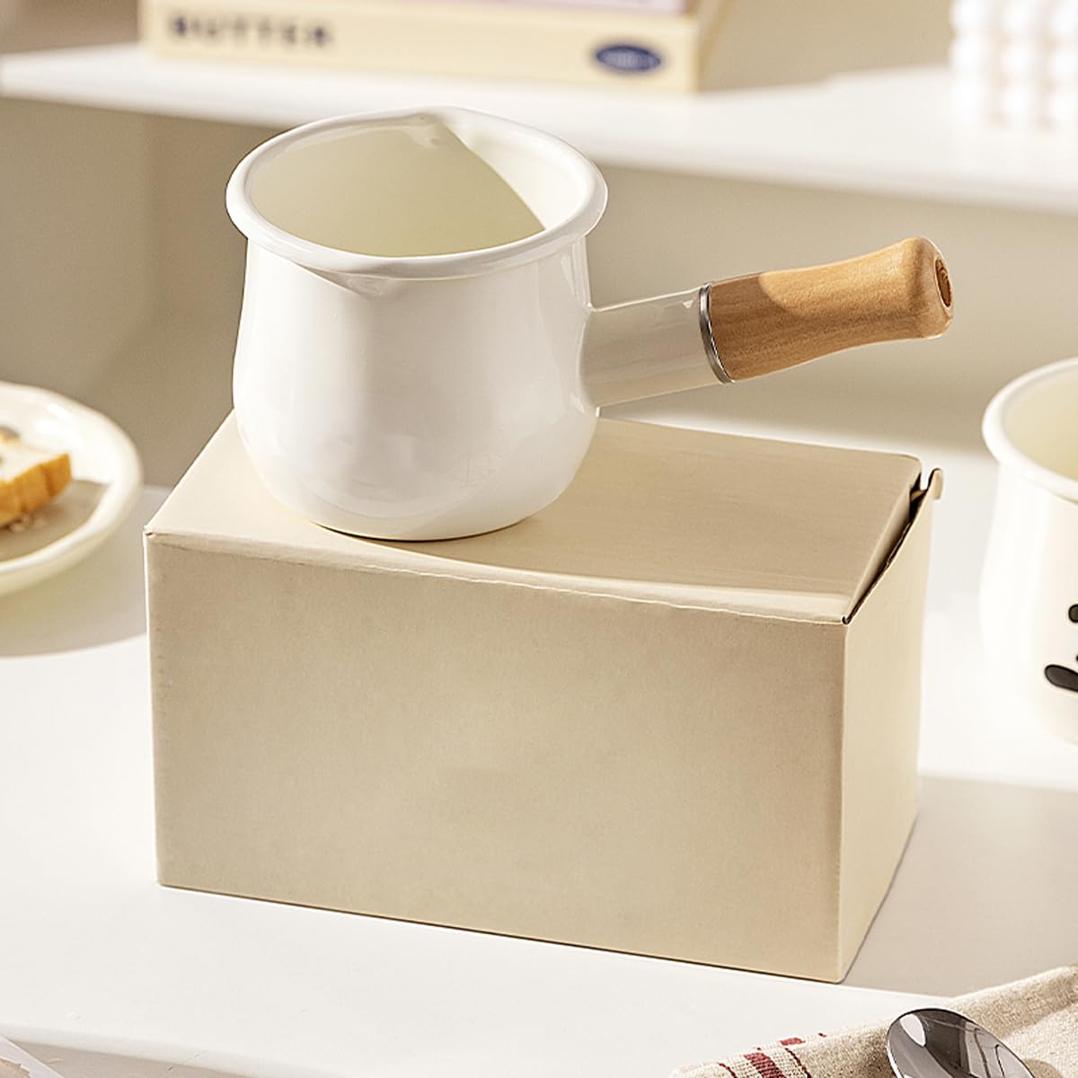 Molde de leche esmaltado, mini calentador de mantequilla de 4 pulgadas, 550 ml, esmalte de cacerola, calentador de leche, tamaño perfecto para calentar porciones de líquidos más pequeñas.