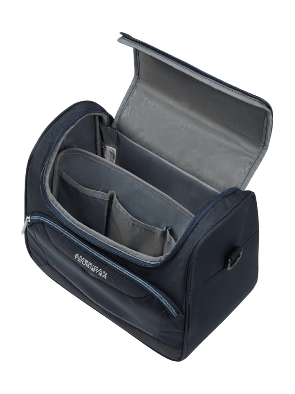 American Tourister Neceser suave con correa de hombro extraíble y ajustable. Cuenta con un gran compartimento principal cerrado con cremallera, bolsillos internos y divisores. Cuenta con un bolsillo
