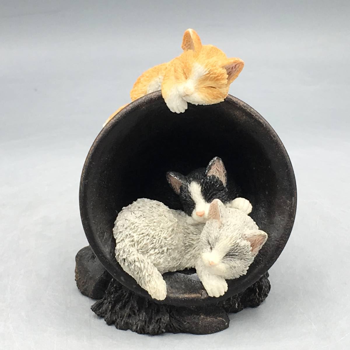 ハチワレ　寝釈迦猫　猫の置物　作家 ハチワレ寝釈迦猫猫の置物作家