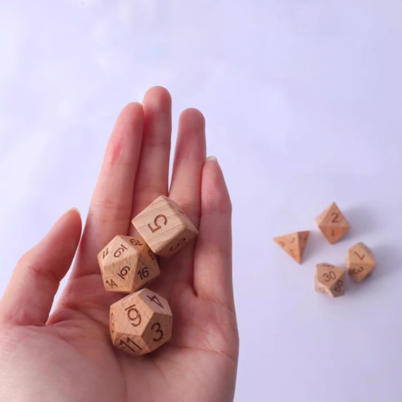 Juego de dados DND hechos a mano de lujo con borde afilado, 7 dados poliédricos de madera para mesa RPG papel crítico Pathfinder Dungeons Dragons
