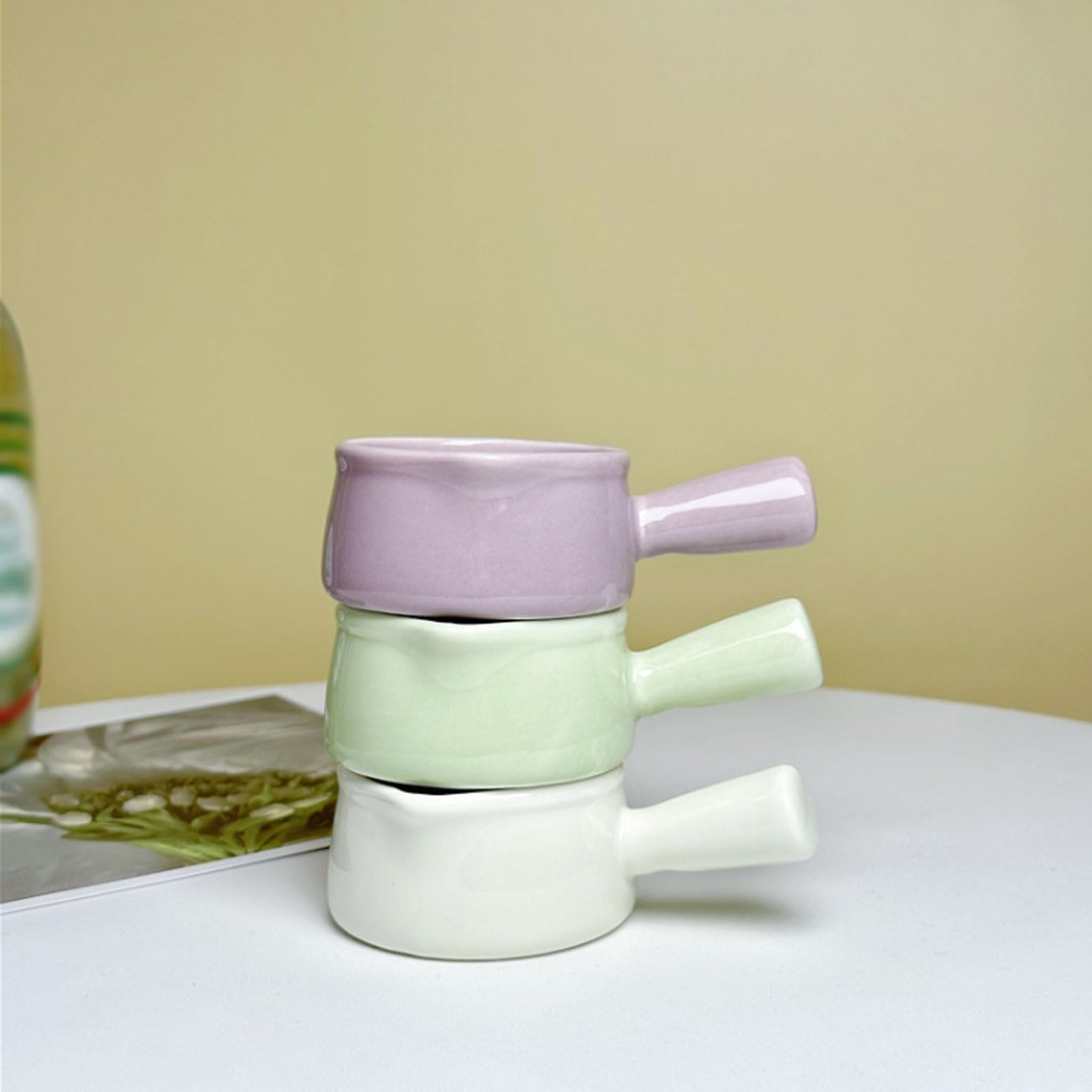 Ensemble mini en céramique comprenant un pichet à lait, une saucière, un verre à eau, un pot à crème, un pot à café, un pot à sucre et un pot à sauce. Compatible micro-ondes et lave-vaisselle. Co
