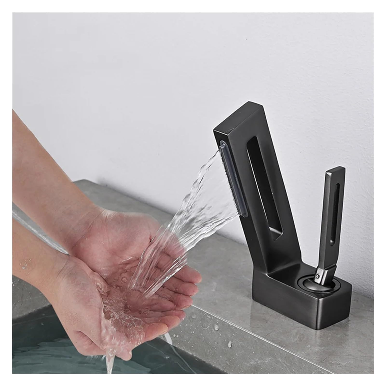 Robinet cascade pour lavabo domestique - Rénovation moderne de salle de bain familiale