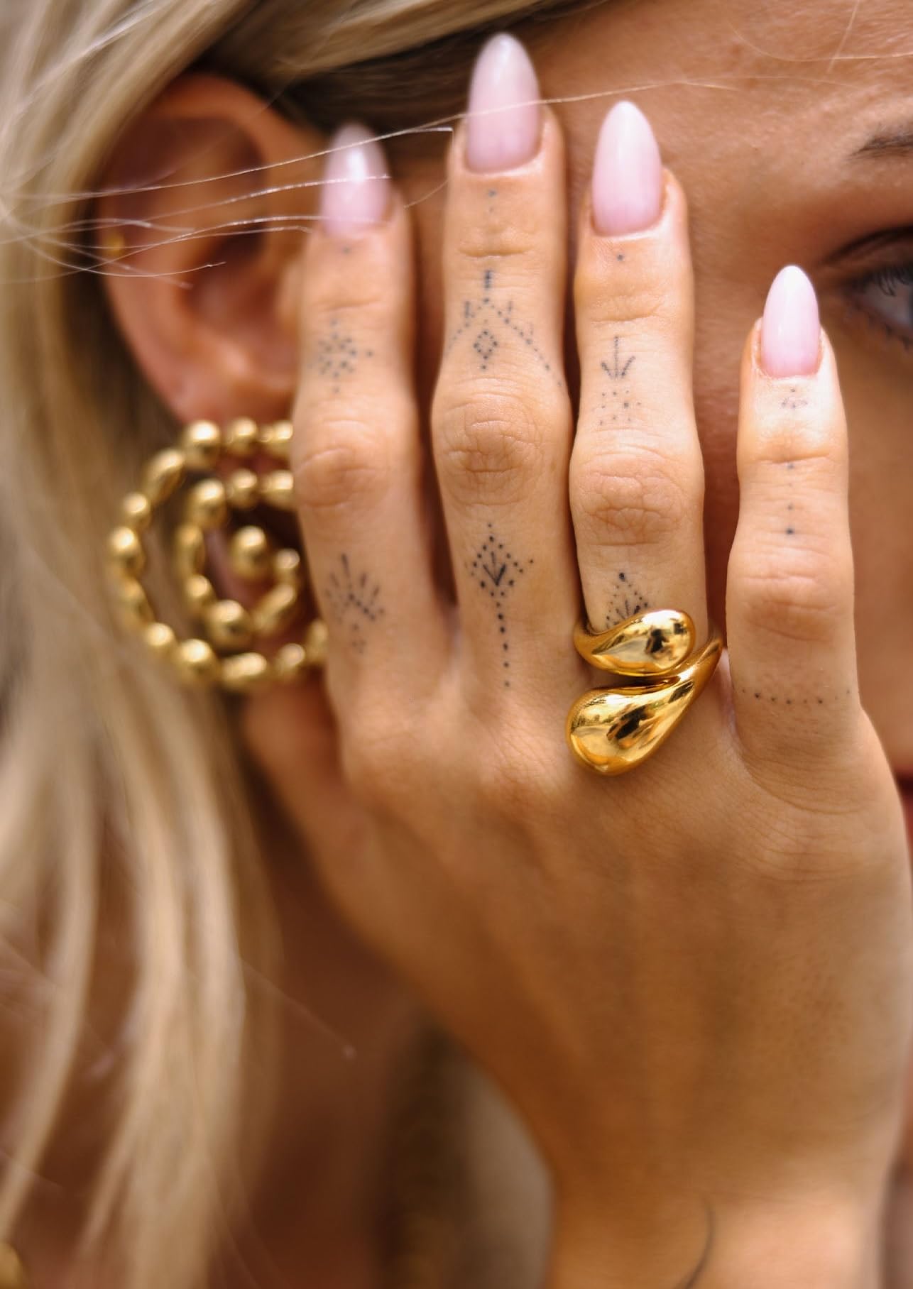 Purelei Swirl Ring – Verstellbarer Statement-Ring mit geschwungener Form – Edelstahl 14K/18K vergoldet – Tropfendesign – Größen S/M & M/L – 7,16 g – Wasserfest