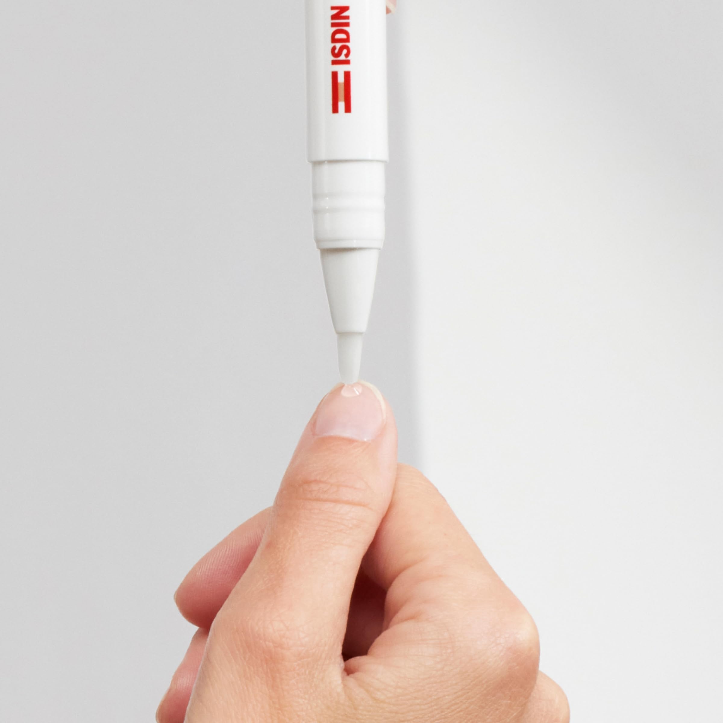 ISDIN SI-NAILS MICOXPERT MD, para el tratamiento y la prevención de infecciones fúngicas leves o moderadas en uñas de manos y pies, 4,5ml