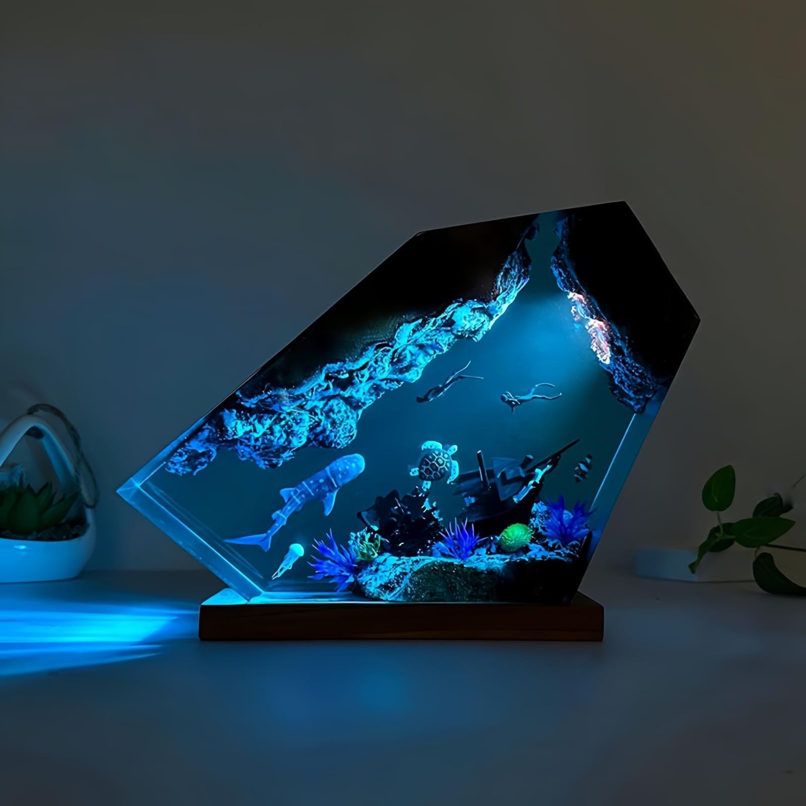 Drawelry Luce Notte Resina Epossidica Paesaggio Sottomarino 3D Artigianale, Decorazion Casa Base Legno, Mini Acquario Marino con Animali Marini Lampada per Cameretta Soggiorno Ufficio (A5)