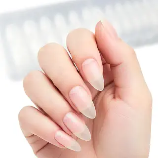 COLORBIRD ネイルチップ Silvella ショート 0.1mm超薄 クリア サンディング加工済み つけ爪 (ポイントM2, 300pcs) | 根元約0.1mmの超薄設計で、自爪のように自然になじむクリアネイルチップ。やわらかなソフトジェル素材が爪のカーブにフィット。サンディング加工済みで、セルフネイルやチップ制作もスムーズに。ポイントM2・300枚入り。