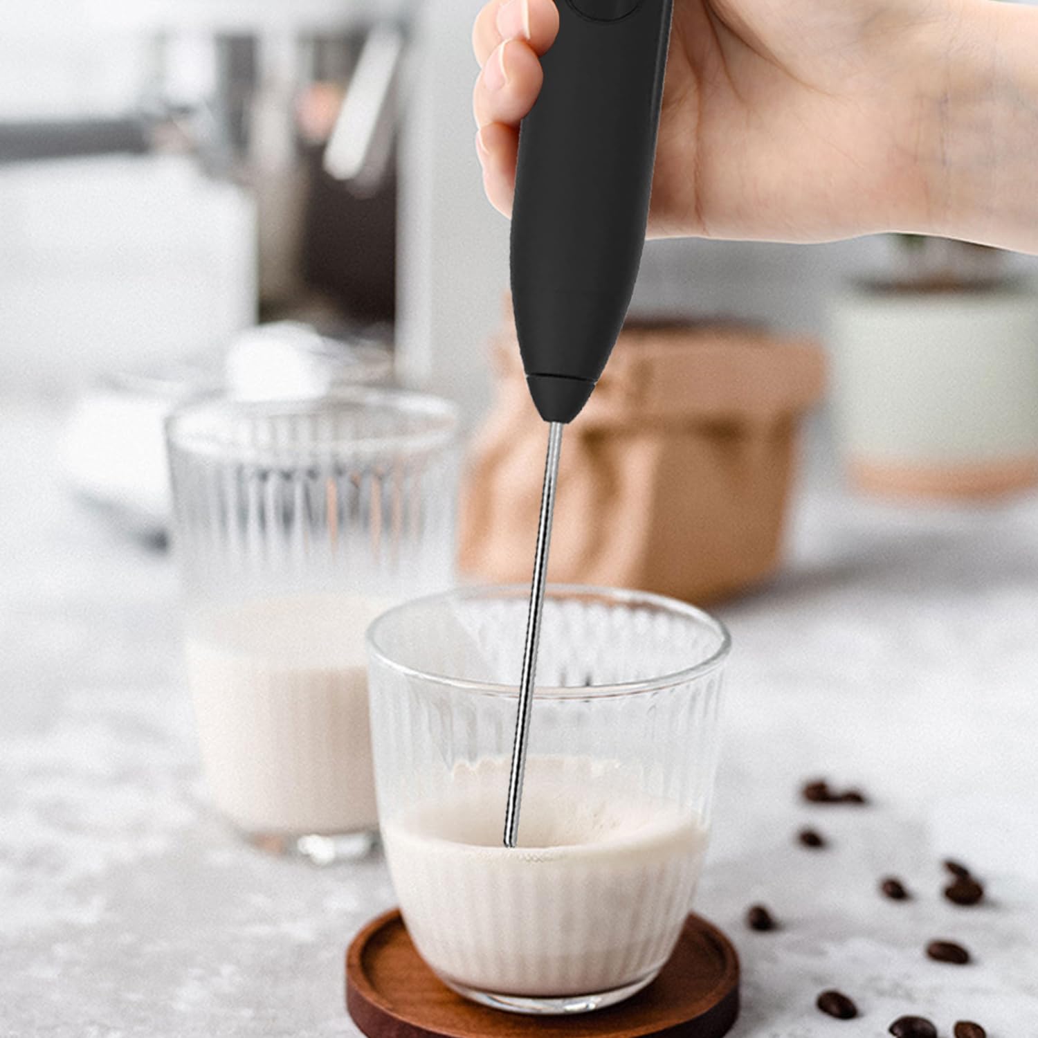 Mousseur à lait à main, mélangeur à main électrique rechargeable, 3 vitesses, avec 2 fouets en acier inoxydable pour café, cappuccino, frappe, matcha et chocolat chaud (3 x 26,4 cm)