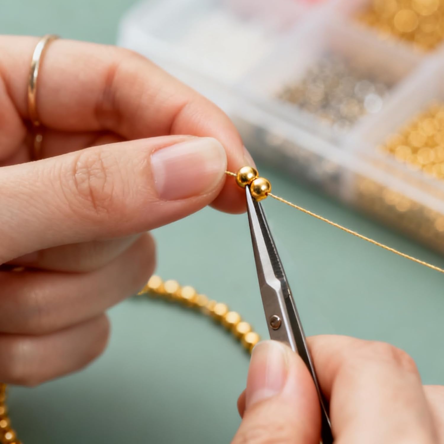 CeeVian 14K Gold Plated Spacer Beads 300PCS Seamless Gold Round Beads Spacer Beads That Do Not Fade Easily Round Bracelet Bead for DIY Necklace Bracelet Jewelry Making (4MM)