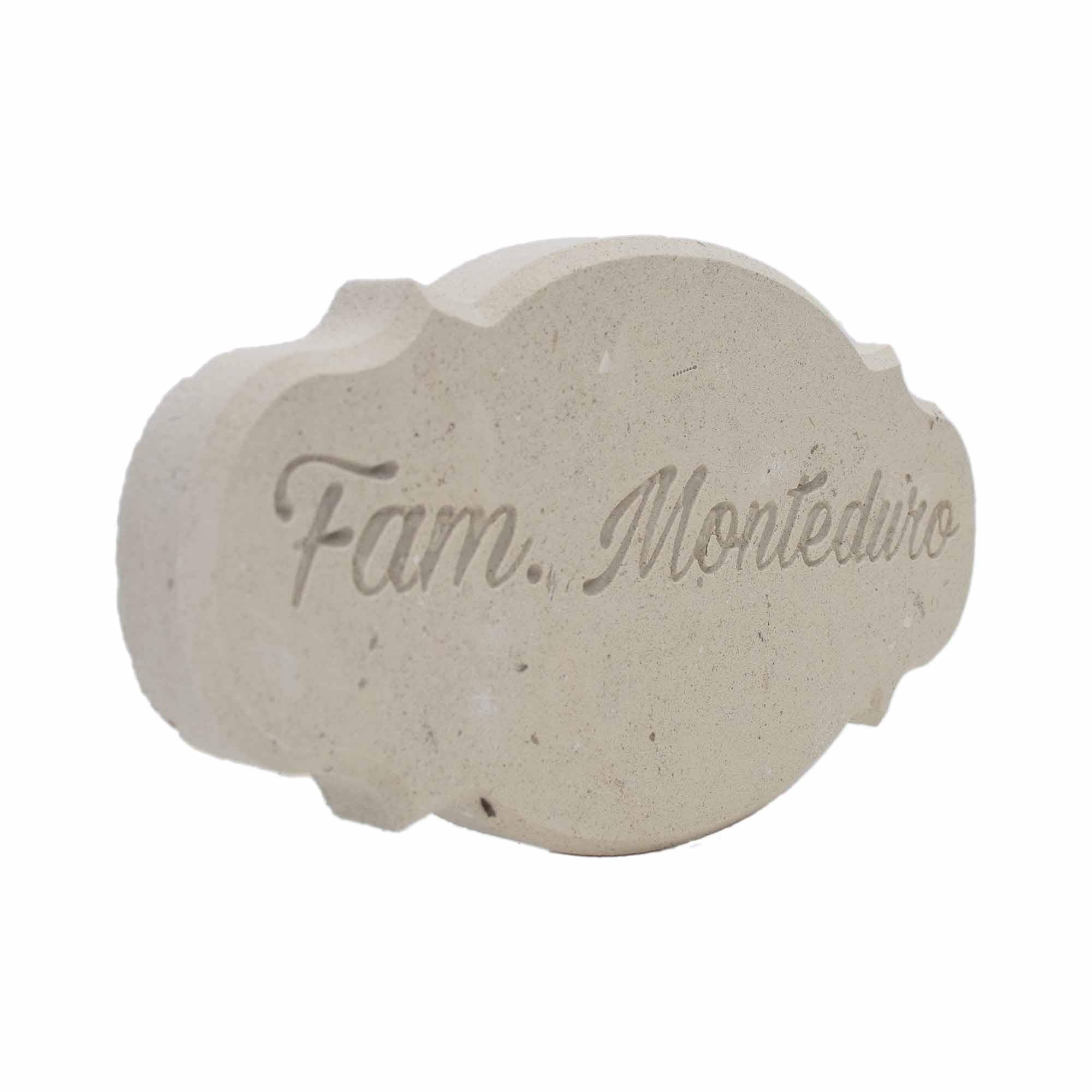 Targa Personalizzata con Nomi/Via in Pietra Leccese, Modificabile con Fori, Targhetta Porta Ingresso con Numero Civico Esterno Made in Italy 19x10H cm - PRODUZIONE MONTEDURO
