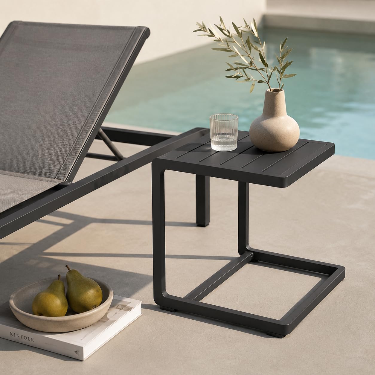Brigros Estosa - Tavolino Basso da Esterno Chiara in Alluminio Grigio, Tavolo Laterale per Divano Lettino e Salotto Outdoor, Verniciato a Polvere, 41,5x41,5x45 cm