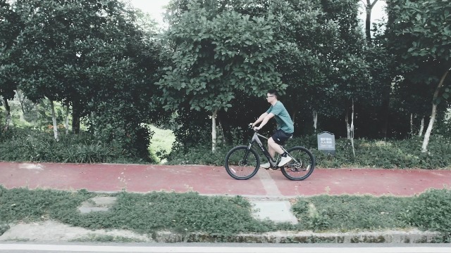 Amazon | HILAND 27.5インチ マウンテンバイク 走行距離60km シマノ7段