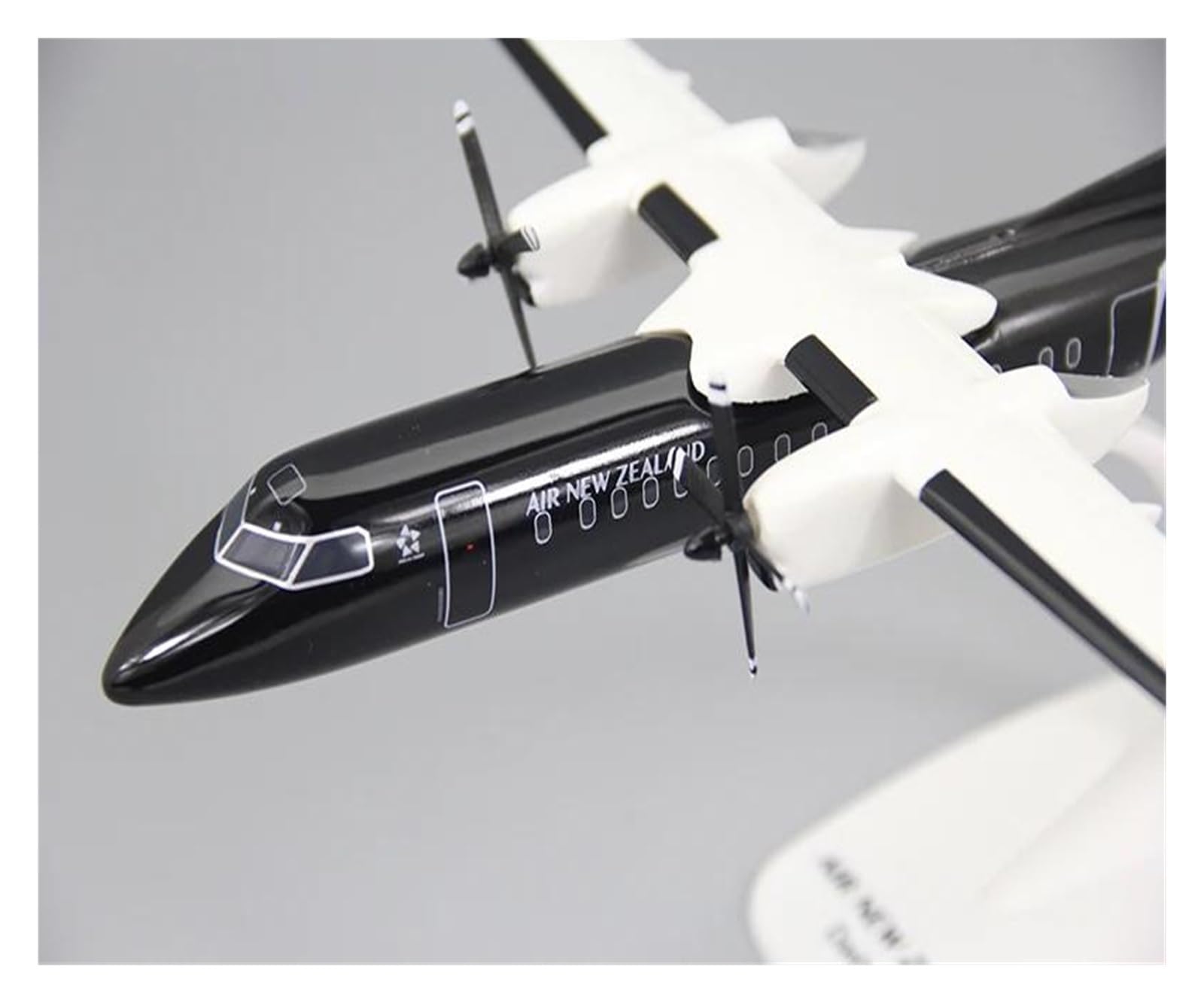 1/100 dla Dash8-Q300 realistyczne modele samolotów ze stopu dla dorosłych wyświetlacz kolekcjonerski
