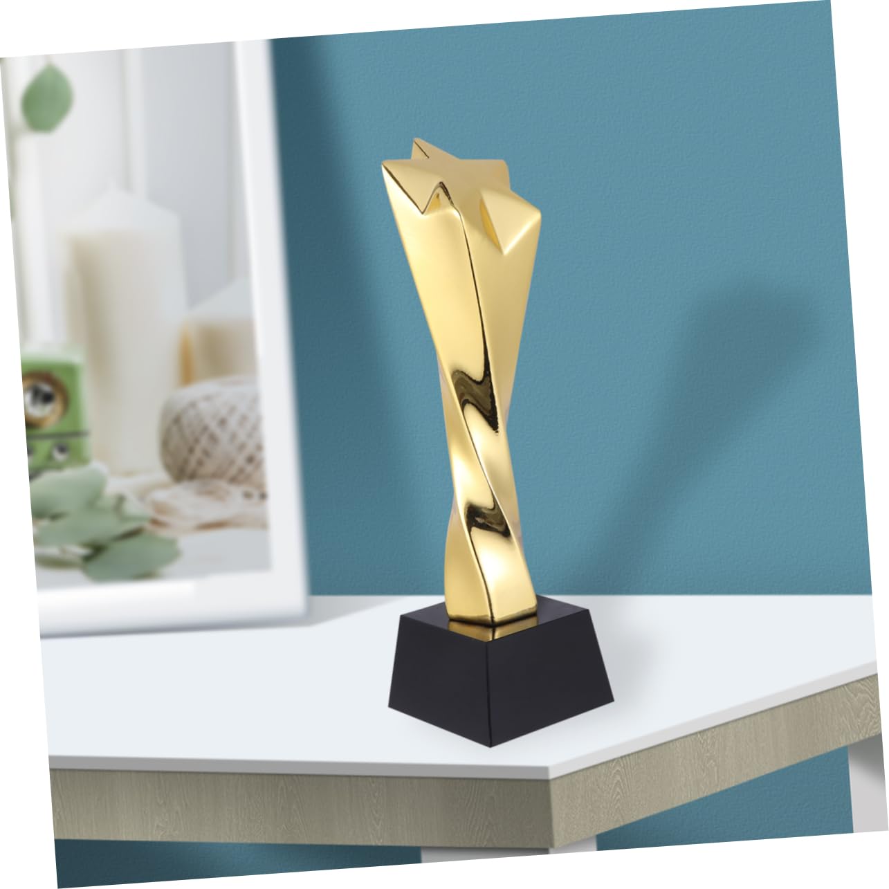 Goldene Auszeichnungstrophäe aus Kunstharz mit Stern Design Kreative Partytrophäe als Spielpreis Belohnung für Sportbankette