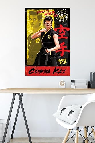 Miniatura 4 de Trends International Cobra Kai - Póster de pared de Miguel, 22.37 x 34.00 pulgadas, versión sin marco