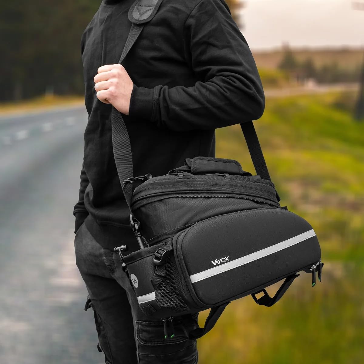 VAYOX 35L fahrradtaschen für gepäckträger Erweiterbar Wasserdicht Regenhüll Premium fahrradtasche. Perfekte satteltaschen für Fahrrad mit Schultergurt, Bungee-Kordel, Flaschenhalter (10-35L)