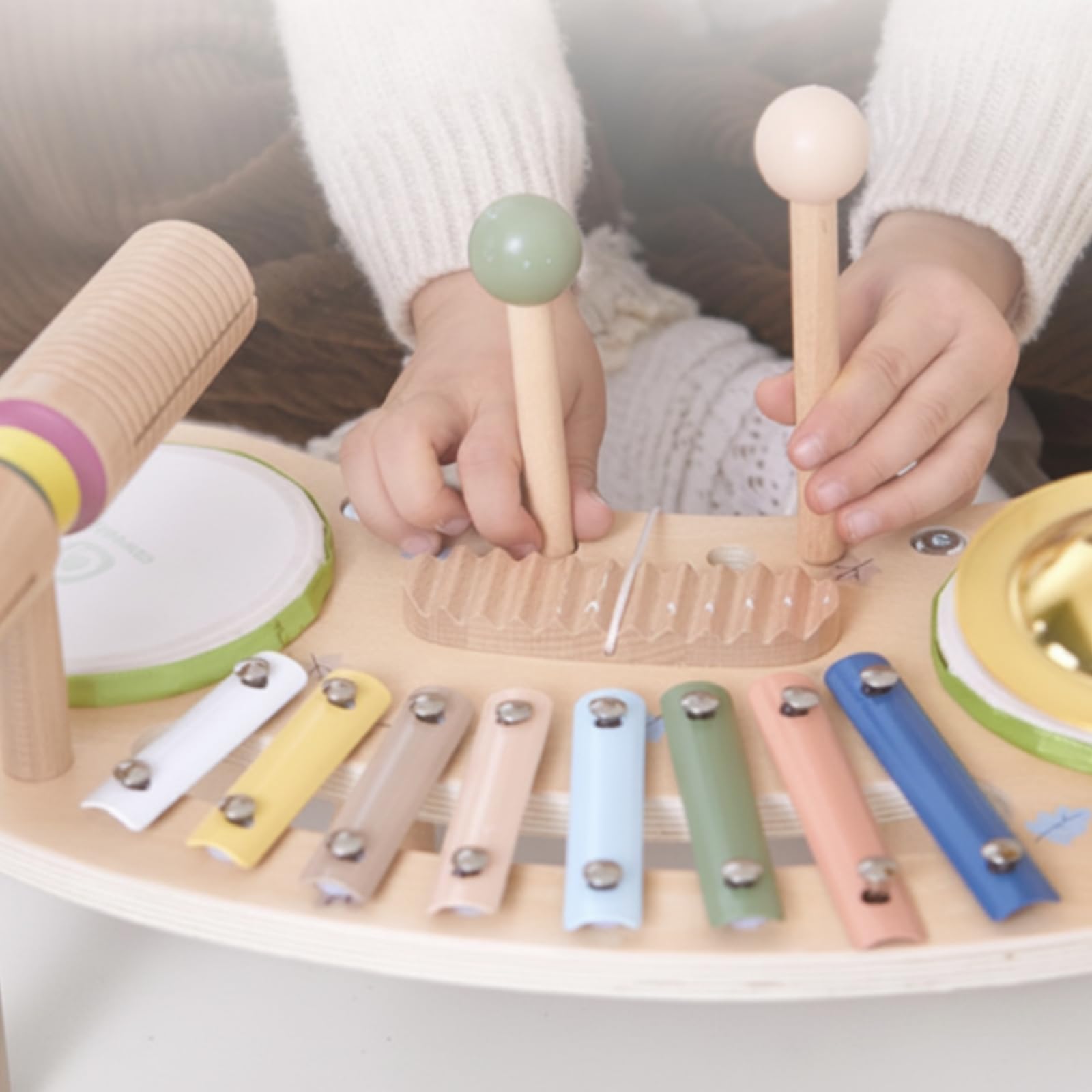 Mesa Musical Infantil de Madera Juguete de Percusión Instrumento Educativo Centro Rítmico con Chimes Multicolor y Mazos Introduce Conceptos Básicos de