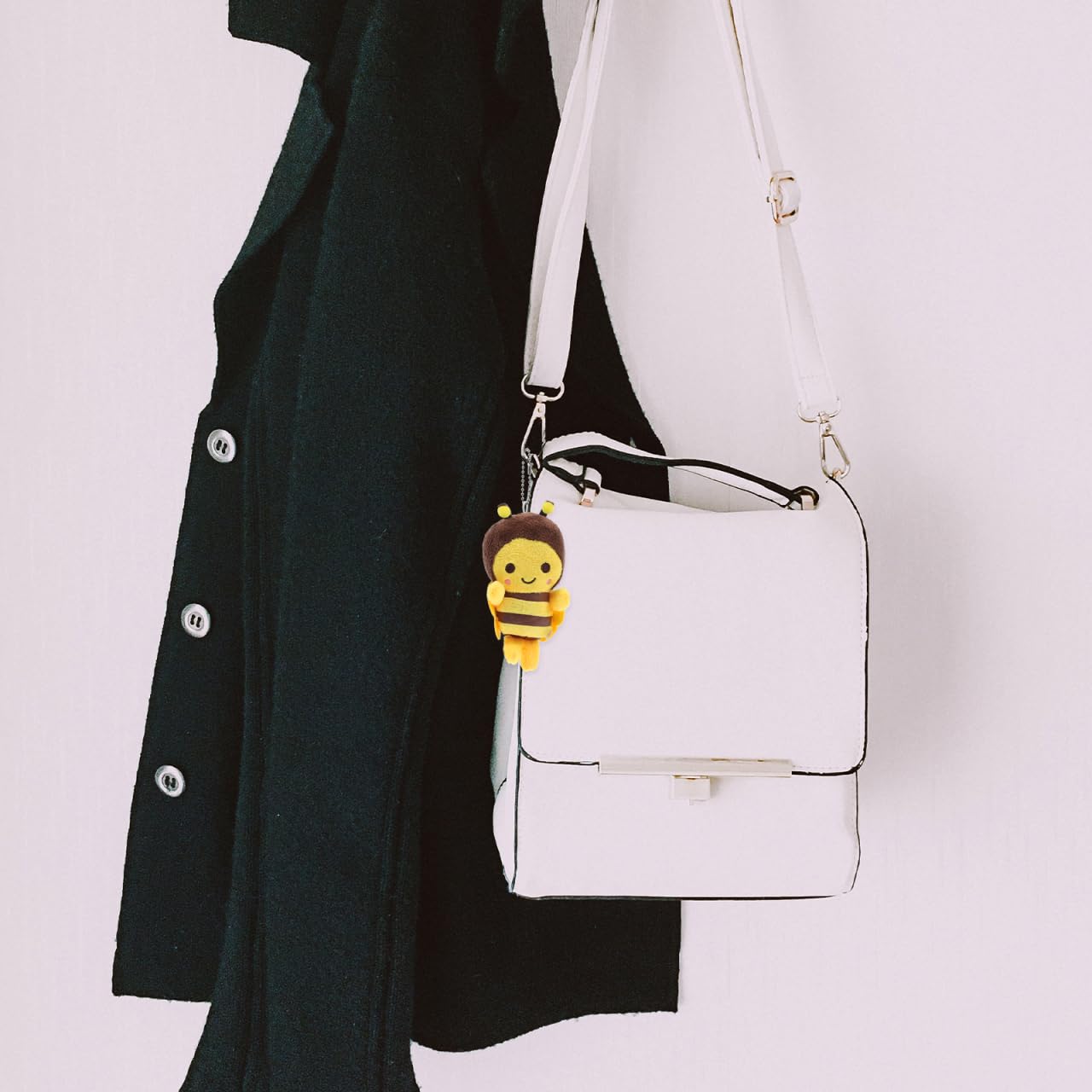 TOYANDONA Bienen-Schlüsselanhänger Plüsch Mit Kette Flauschiger Rucksack Anhänger Für Taschen Dekoration Und Kindergeschenk 4.3 X 2.8 X 2 Zoll