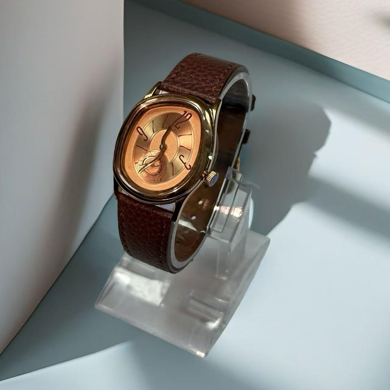 Gosasa Orologio da polso al quarzo, unisex, elegante, con cinturino in pelle morbida, design unico a spirale, alla moda, per uomo e donna, regalo elegante per lui o per lei