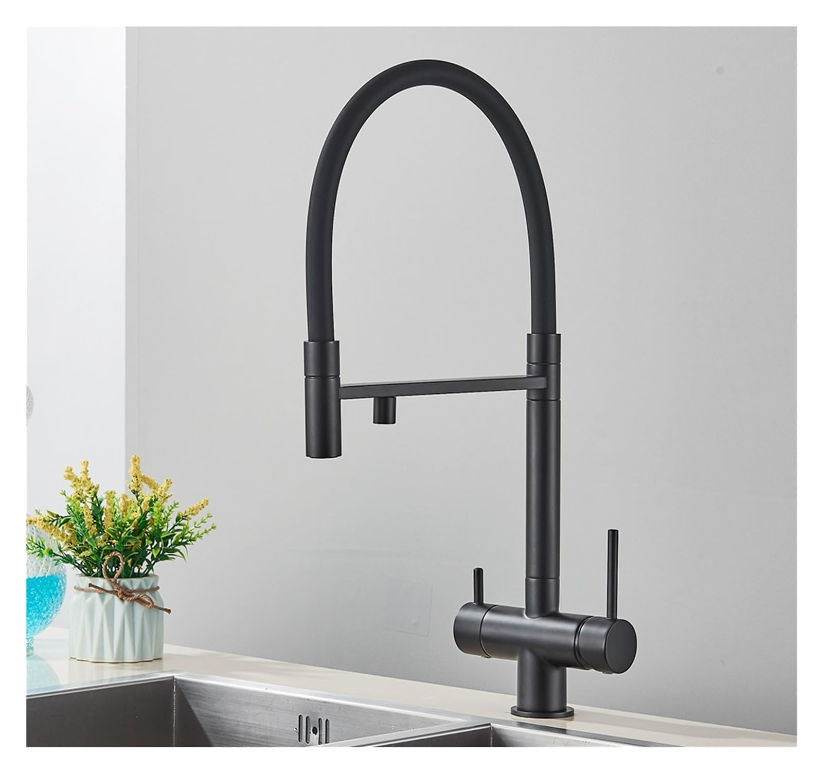 Robinet de cuisine filtré noir pour éliminer les carafes