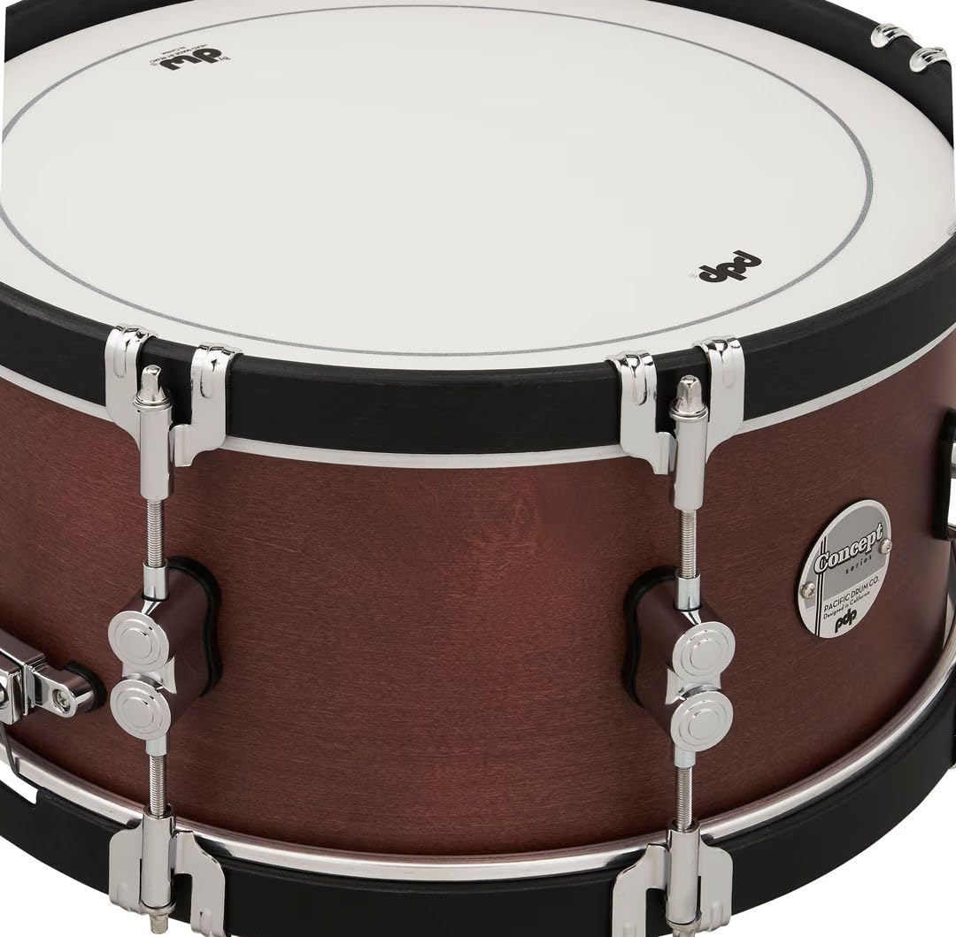 Pacific Drums Concept Classic Snare, 35,6 cm x 16,5 cm, finitura Ox Blood, cerchi in legno finitura ebano | Caratteristiche: look moderno e classico con fusti in acero e cerchi contrapposti