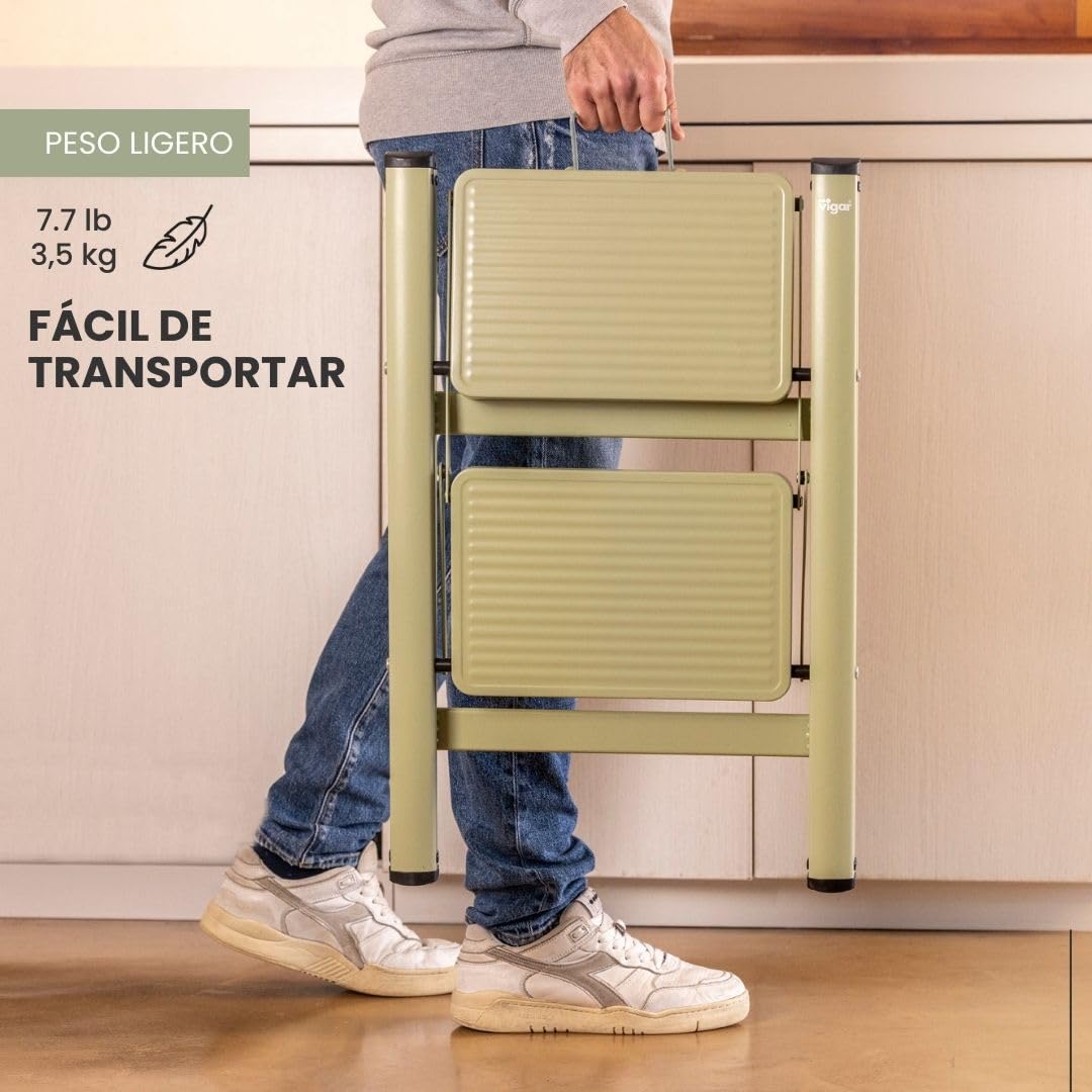 Vigar Escalera Plegable - 2 Peldaños de Acero, Taburete Plegable Portatil Antideslizante con Asa Metal, Taburete Escalera Banquito Step Stool hasta 150 kg, Compacto Ligero para Cocina Hogar - Verde