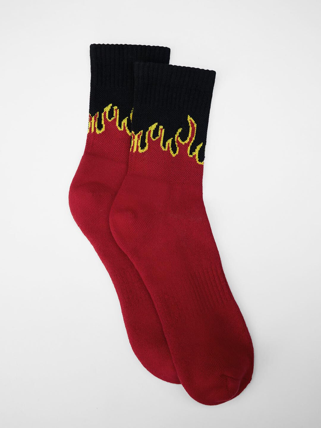 The Souled Store Calcetines Souled: On Fire para hombres y niños negro estampado casual algodón mezclado calcetines hasta el tobillo