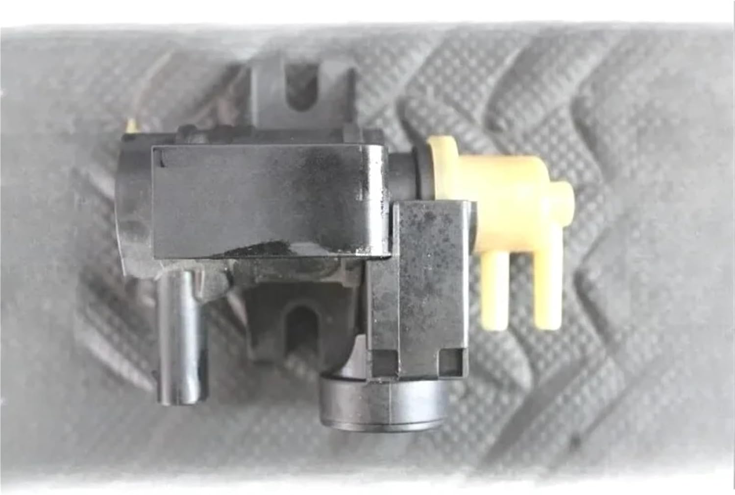 11658589117 Turbocharger Vacuum Solenoid Valve 8589117 7.06935.09 1Pcs