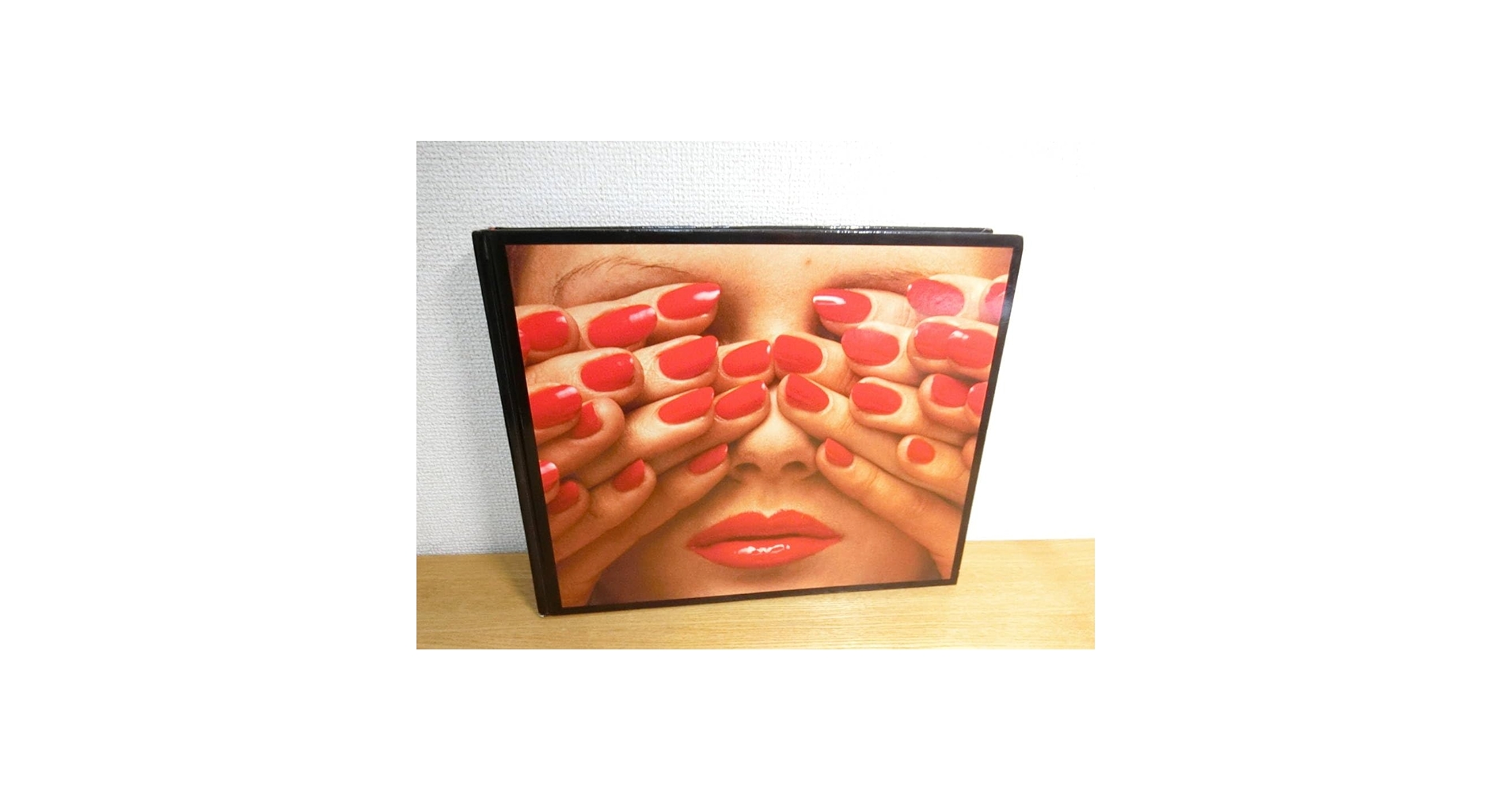 Amazon.co.jp: ギイ・ブルダン 写真集 Guy Bourdin In Between