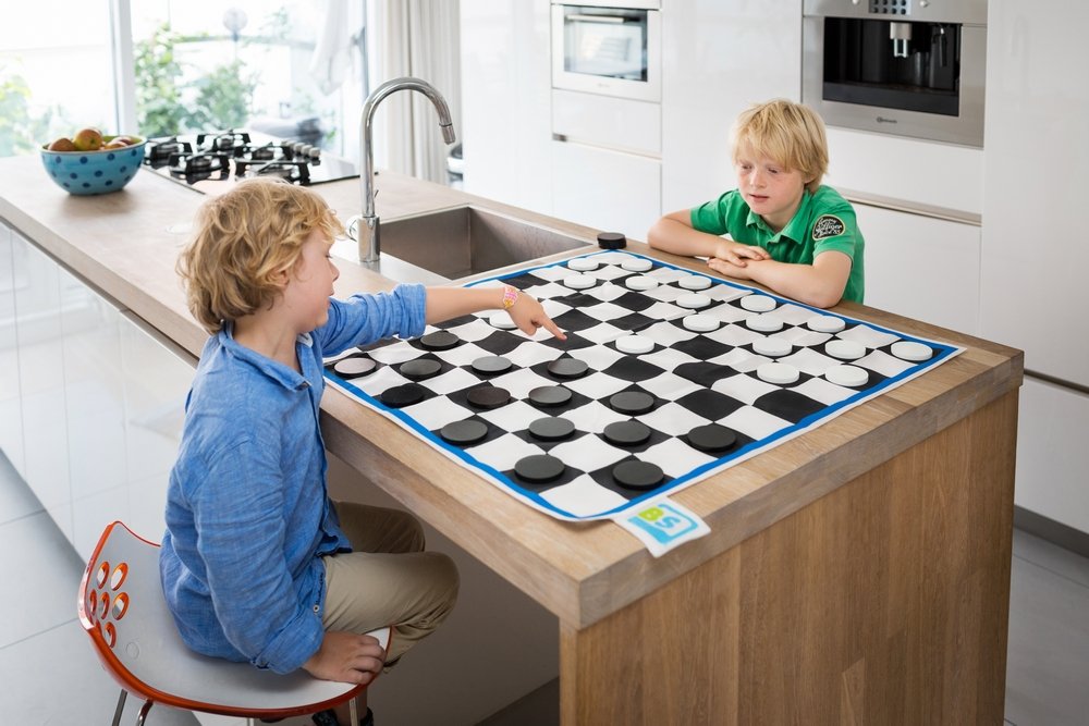 BS Toys Dame XL - Damier Géant en Bois pour Un Plaisir Stratégique - Jeu De Société pour Enfants Et Adultes - Parfait pour Le Plaisir en Famille Et La Réflexion Stratégique - A Partir De 6 Ans