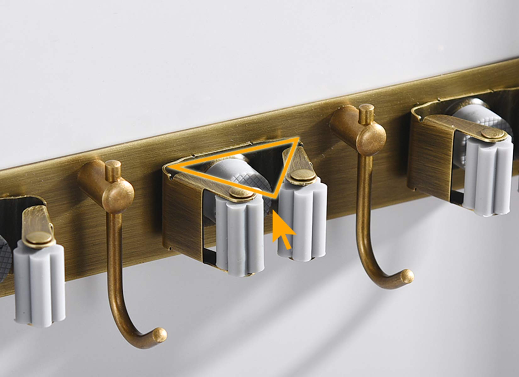 XMZFQ - Supporto da Parete per Scopa e mocio, in Ottone, Resistente, con 3 Ganci e 4 Ganci, per Cucina, Bagno, Armadio, Garage, Ufficio, Lavanderia
