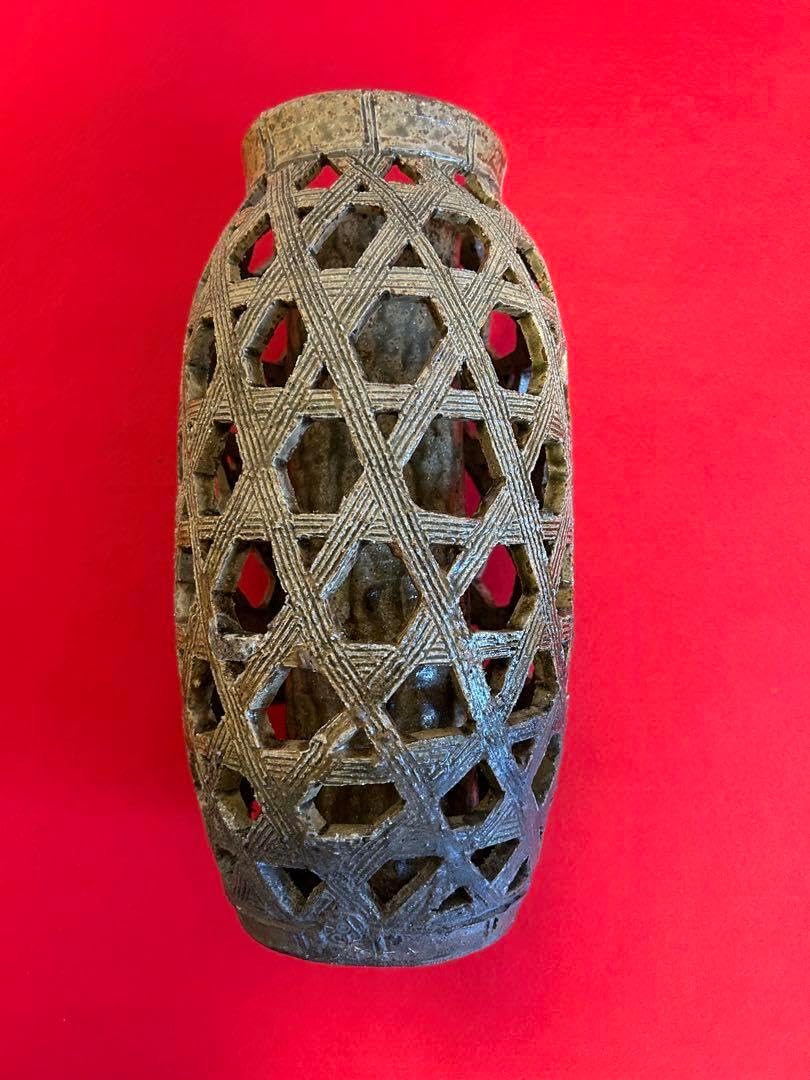 萬古焼 露光窯 冬柴文廣 燻甍 花入 花瓶 焼締 茶道 華道具 師:大樋長 萬古焼 露光窯 冬柴文廣 燻甍 花入 花瓶 焼締 茶道 華道具 師:大樋長