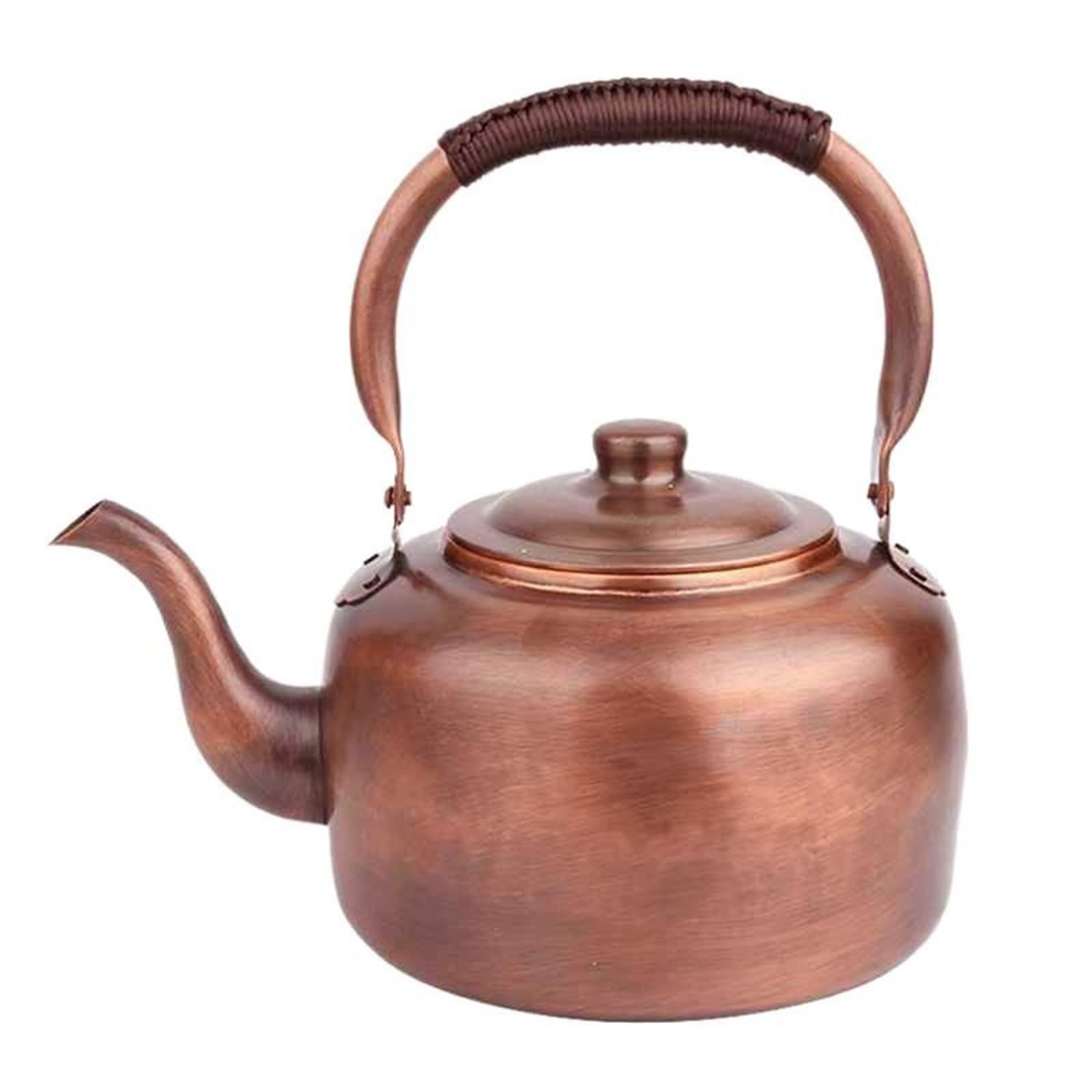 Théière vintage en cuivre qui réveille les doux souvenirs des recettes de grand-mère