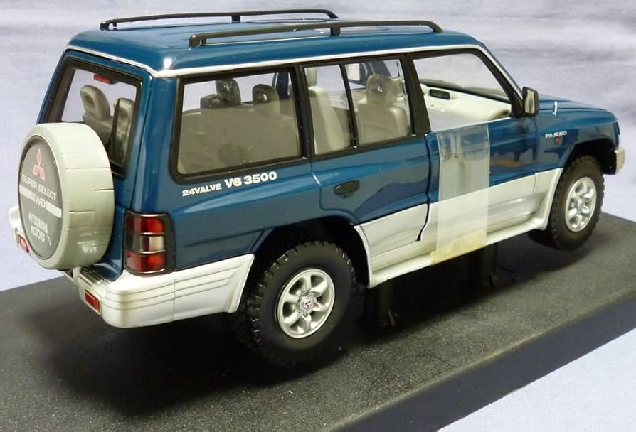 【未開封】サンスター　MITSUBISHI PAJERO 1/18 Amazon.co.jp: サンスター 三菱 パジェロ 1/18 グリーン 24