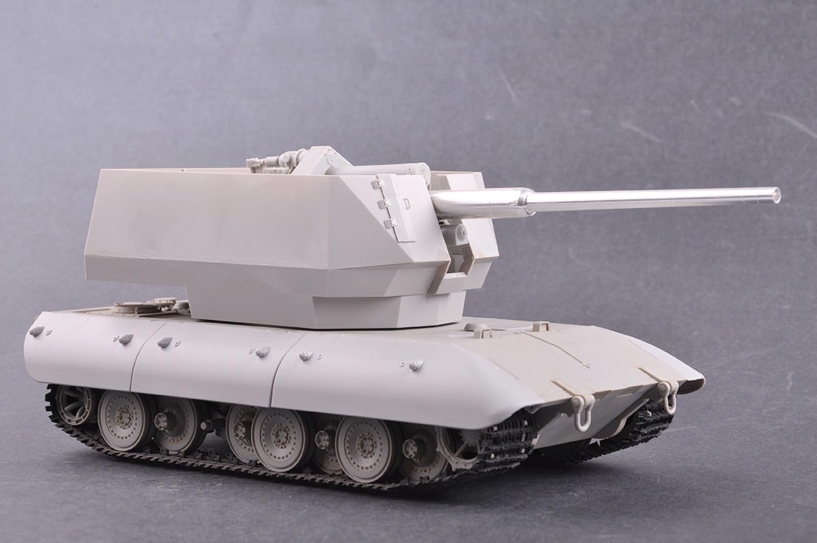トランぺッター　1/35　E-100　完成品 Amazon | トランペッター 1/35 ドイツ軍 超重戦車 E-100