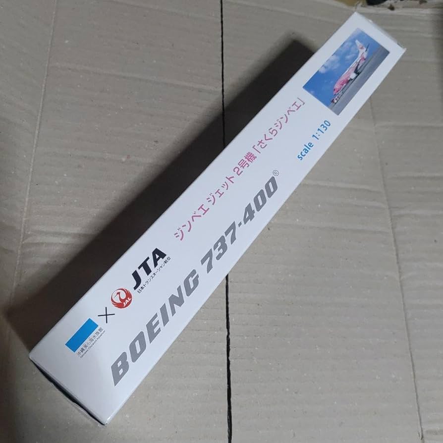 Amazon.co.jp: JTA模型1 130 ボーイング737−400さくらジンベエ