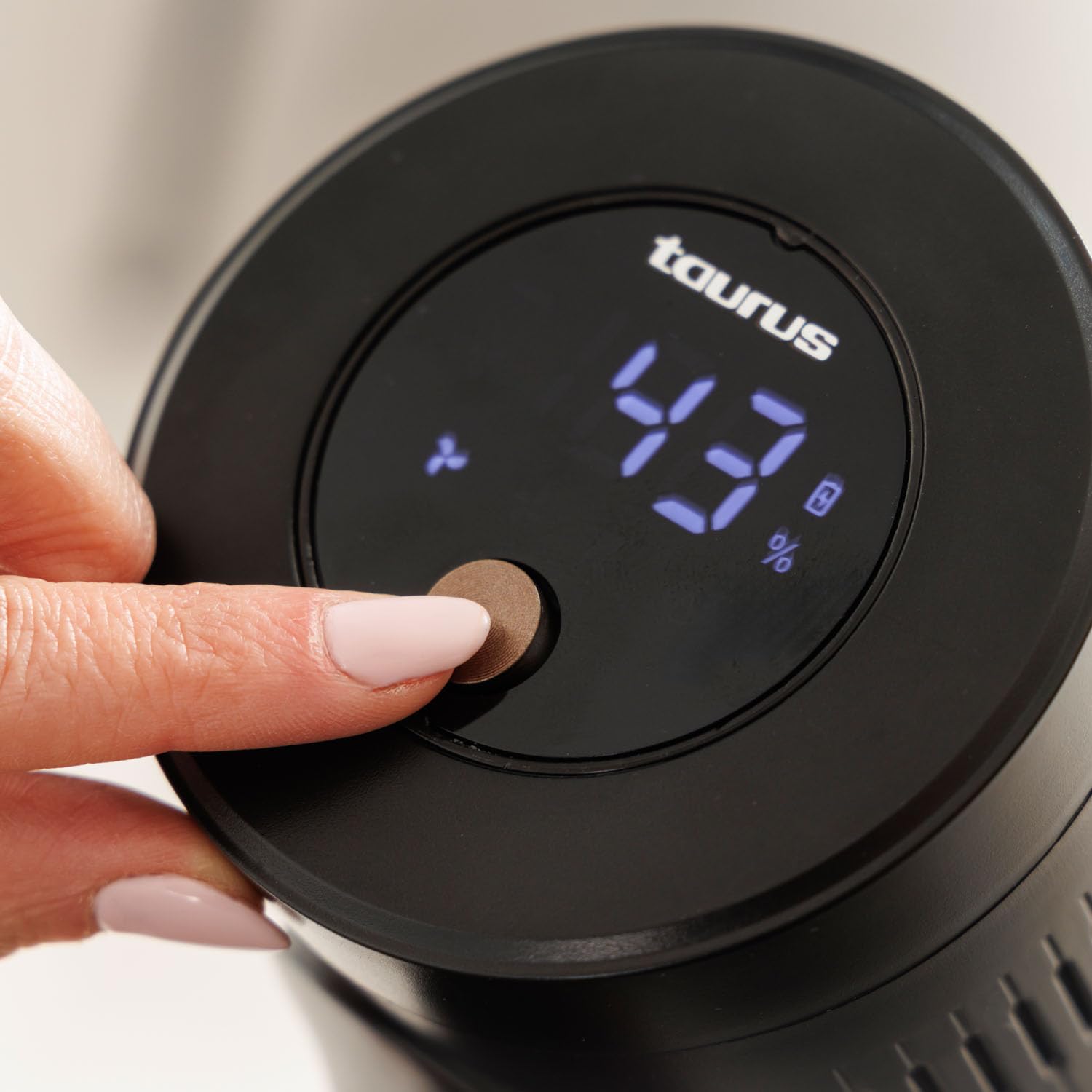 Taurus - Aspirador Escoba Potente Sin Cable 615W con 220AW Potencia de Succión, 90 Min Autonomía, Cepillo Antienredos Tubo Flexible, Luz LED, Depósito 700ml y Mini Turbo Brush para Mascotas y Coche