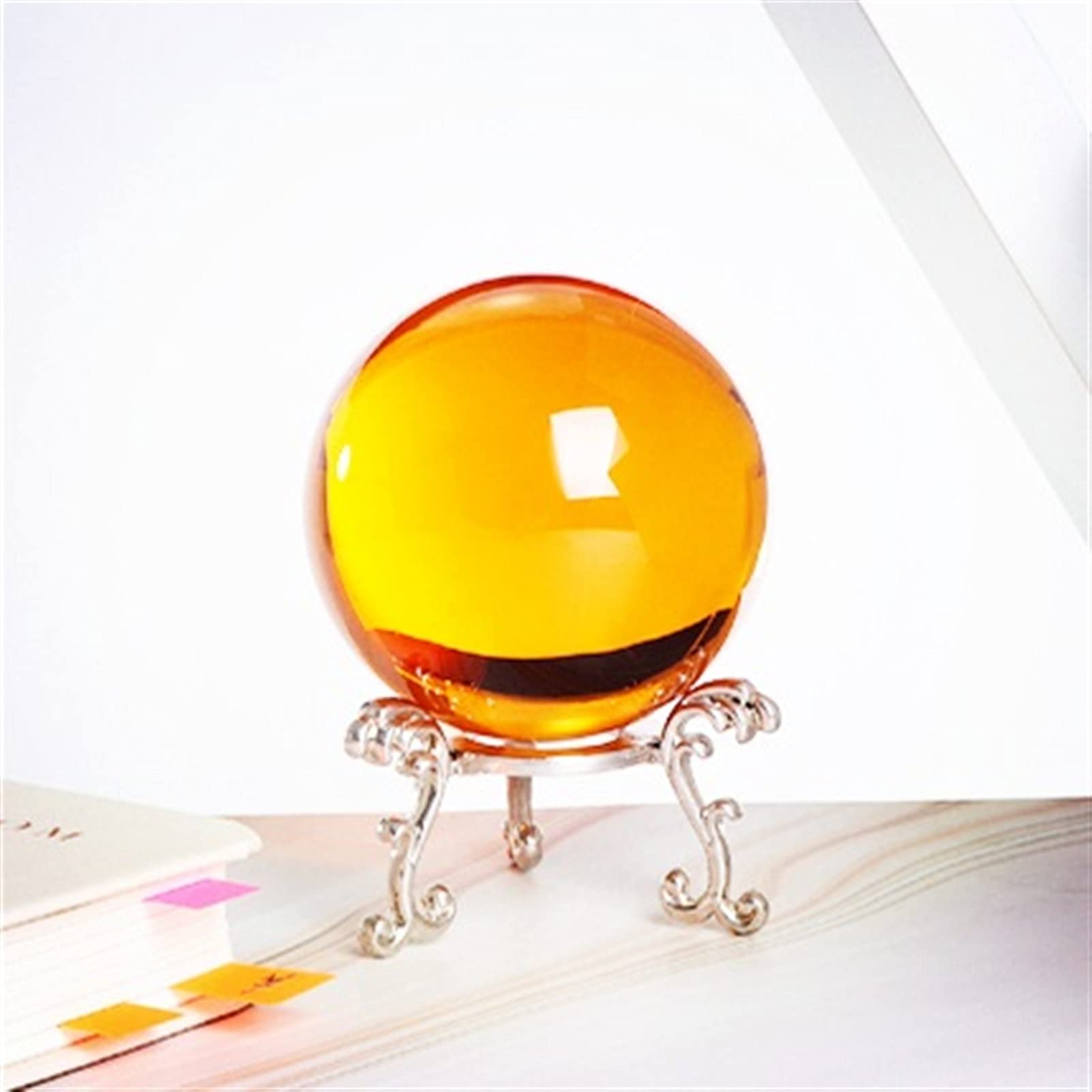 Boule de cristal jaune magique pour sublimer votre rituel de méditation