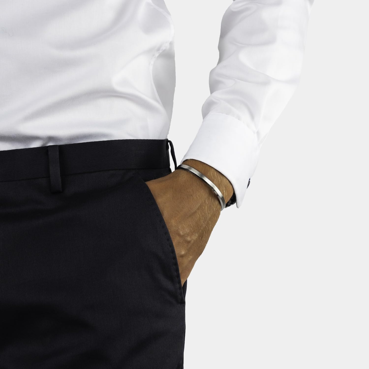 Handgefertigt in Italien | Premium Armreif für Männer & Frauen | Edelstahl Armband in Silber & Gold | Exklusive Schmuck-Geschenkbox