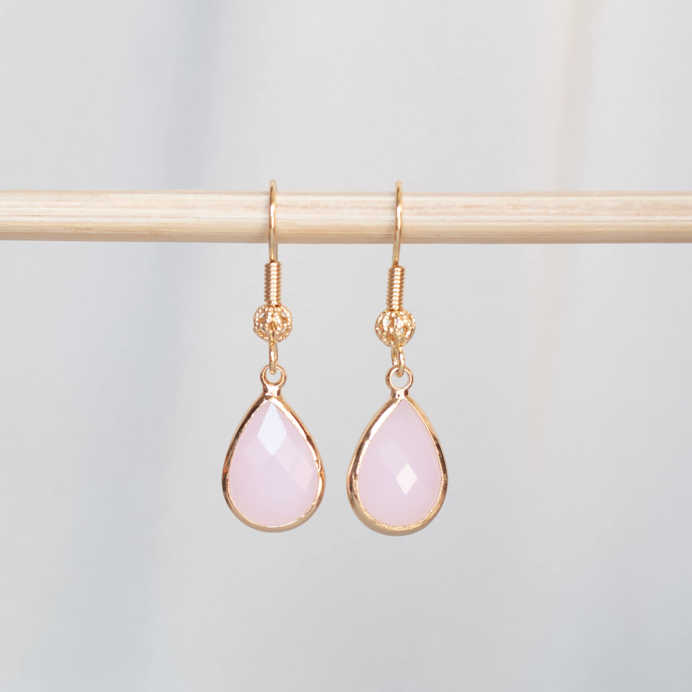 ZARZAMORA Pendientes Mujer Gota de Agua-Aretes Colgantes Cristal Transparente forma de Lagrima Ribetes Dorados-Gancho Hippy Acero Inoxidable Chapado en Oro14k-Regalo Original